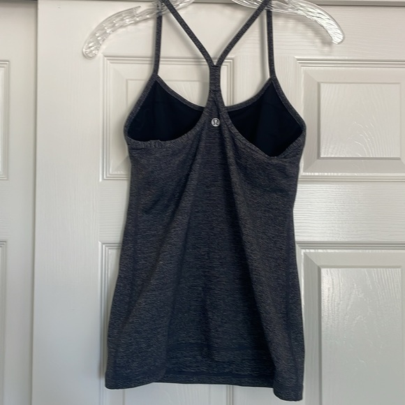 Lululemon Power Y tank black w/ tiny stripes size 8 - Picture 2 of 3